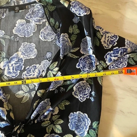 Missguided Black Blue Floral Tie Front Blouse Womens US 6 Sheer Top - Picture 4 of 7